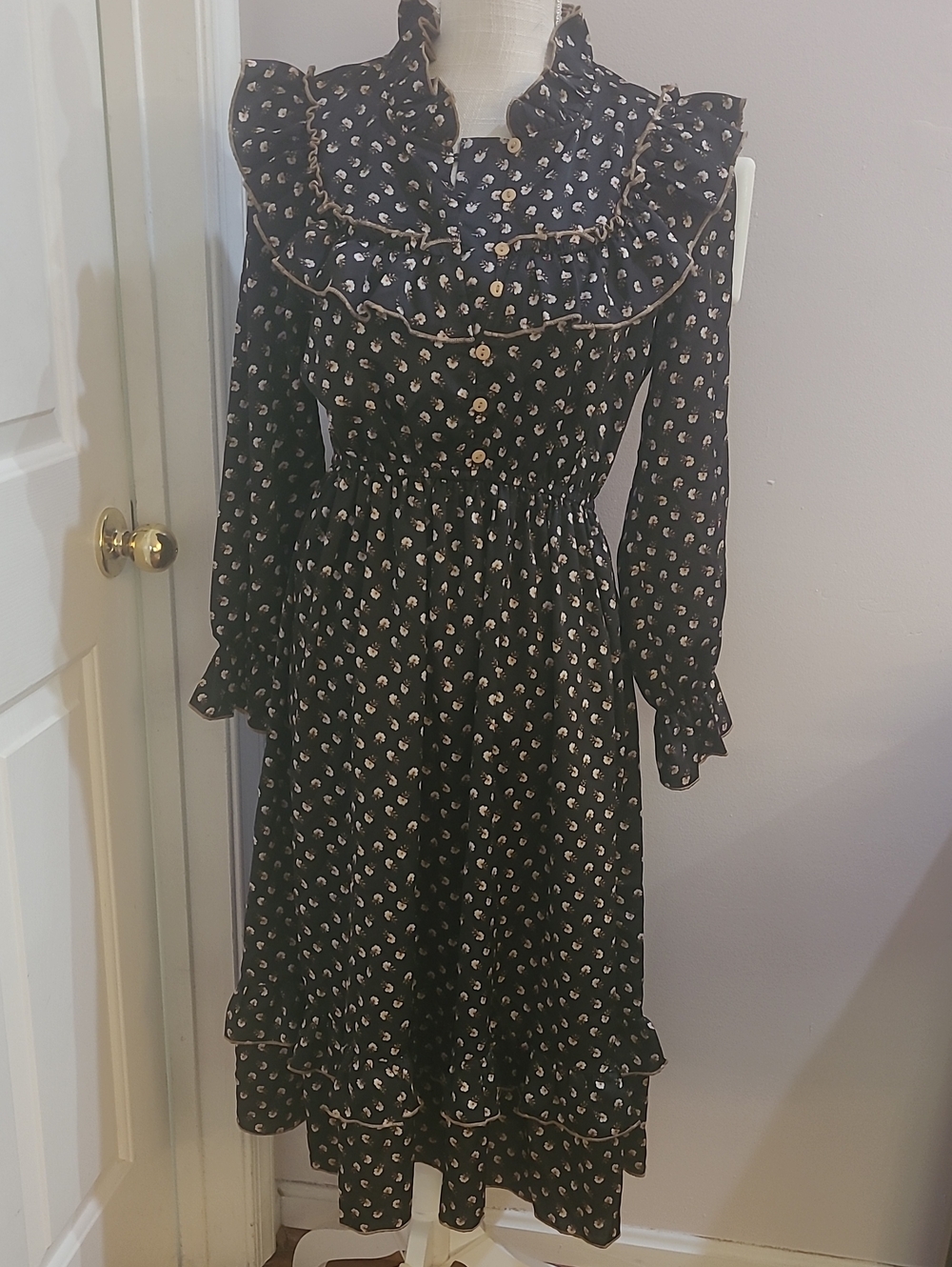 Black Long-Sleeve Ruffle Midi Dress with Cream Paisley Print